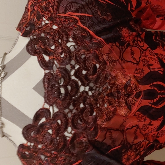 Beautiful Top! One World! - Picture 6 of 8